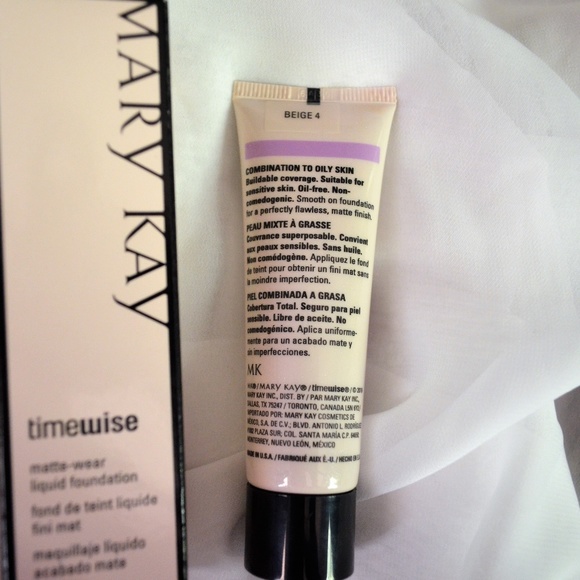 MARY KAY Timewise Matte-wear Liquid Foundation - Picture 2 of 3
